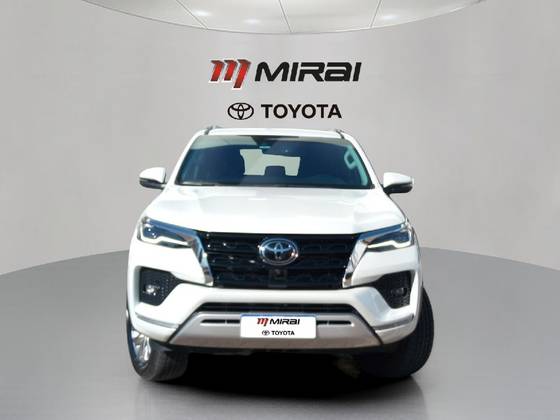 TOYOTA HILUX SW4 2.8 D-4D TURBO DIESEL SRX 7L 4X4 AUTOMÁTICO